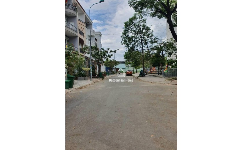 Bán nhà mặt phố Q.9, 70m2, 4 tầng, 5.8 tỷ, sổ đỏ