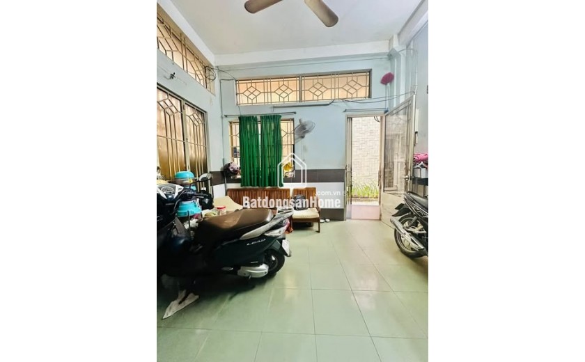 Nhà Đường 3 tháng 2 Phường 12 Quận 10.
