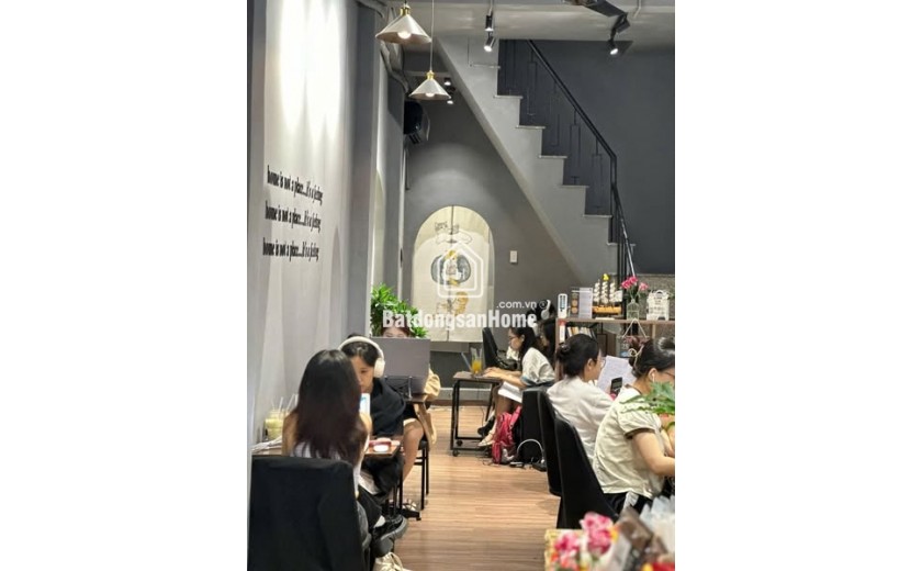 Quận Bình Thạnh ! HOT HOT ! Sang Quán Cafe Khu Sinh Viên -WorkShop , Máy Lạnh VP, Tel : 0977661171 ( chính chủ )