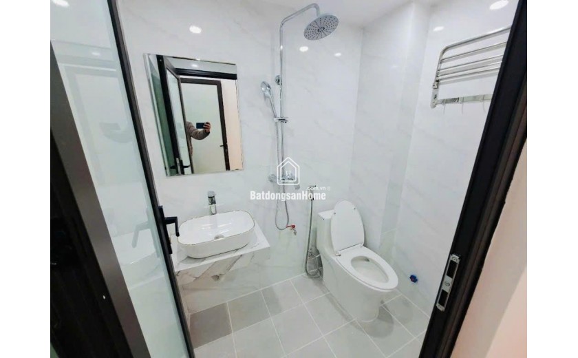 Nhà đẹp 5 tầng, 3PN, Hoàng Mai, 28m², nội thất cao cấp, chỉ 5.5 tỷ