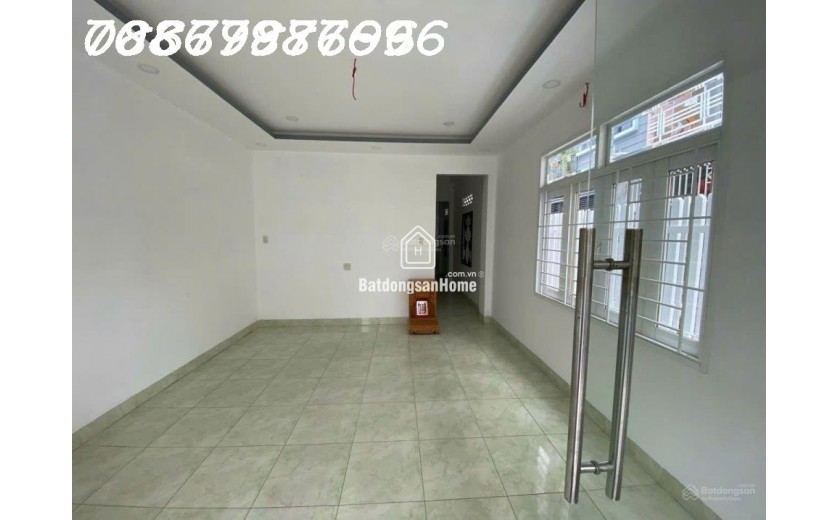 Chính chủ bán căn nhà góc 2 mặt tiền tại vị trí đắc địa ngay gần chợ Đồng Nai, Phường Phước Hải, TP Nha Trang. Nhà có thiết kế hiện đại, phù hợp để ở lâu dài hoặc làm kinh doanh, với các đặc điểm nổi bật: