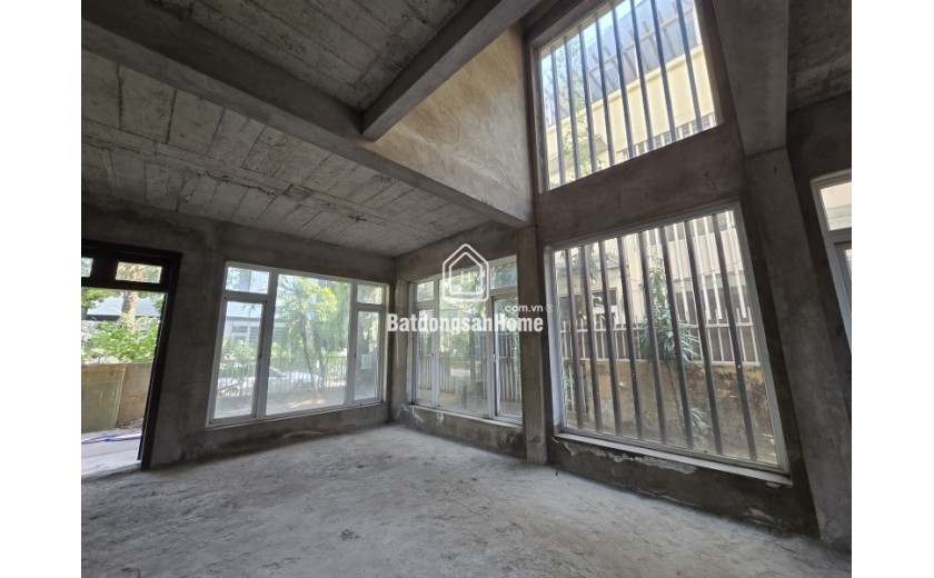 Biệt thự thô khu vip Sài Đồng – 216m², 4 tầng, vỉa hè rộng, ô tô tránh, giá tốt