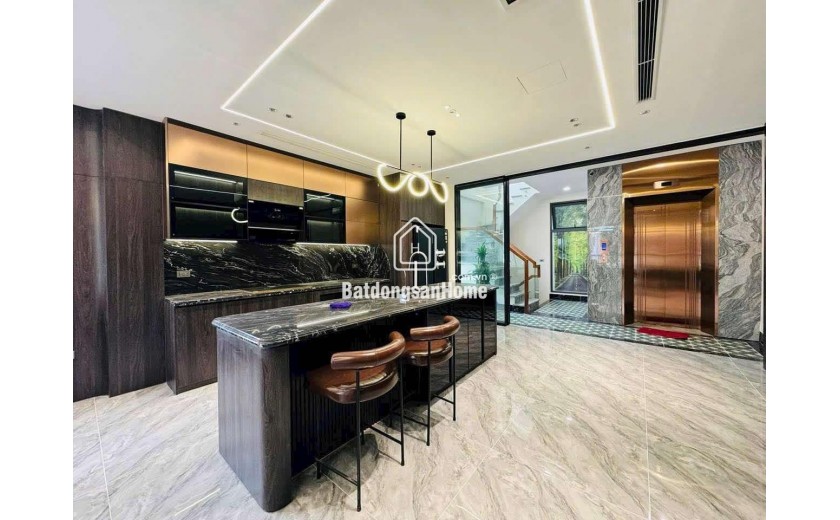Siêu phẩm Nguyễn Văn Cừ, 102m x 8 tầng, thang máy, kinh doanh, ôtô tránh