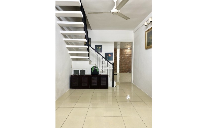 ♥ Nhà kiệt rộng gần đường Nguyễn Hoàng, 82.1m2, ngang 7m, Vuông, 2 tầng, sân rộng, 3.5 tỷ