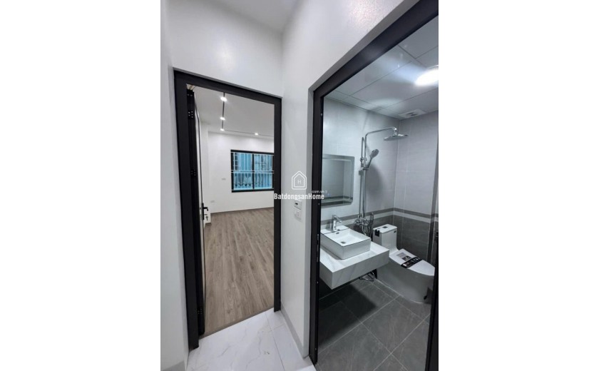 Bán Nhà Đẹp Phố Chợ Tản Đà Hà Đông 32m 5T mt 3.5 Ô tô dừng 2 thoáng vĩnh viễn. 20m tới bệnh viện