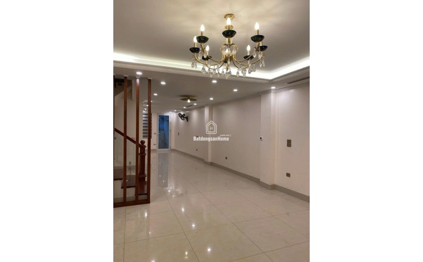 Bán nhà mặt phố Nhật Chiêu 110m2, 5T thang máy, MT6.6m view Hồ Tây cực đẹp giá 72 tỷ