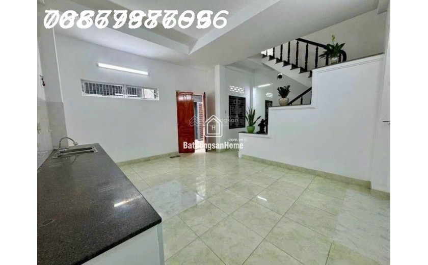 Chính chủ bán căn nhà góc 2 mặt tiền tại vị trí đắc địa ngay gần chợ Đồng Nai, Phường Phước Hải, TP Nha Trang. Nhà có thiết kế hiện đại, phù hợp để ở lâu dài hoặc làm kinh doanh, với các đặc điểm nổi bật:
