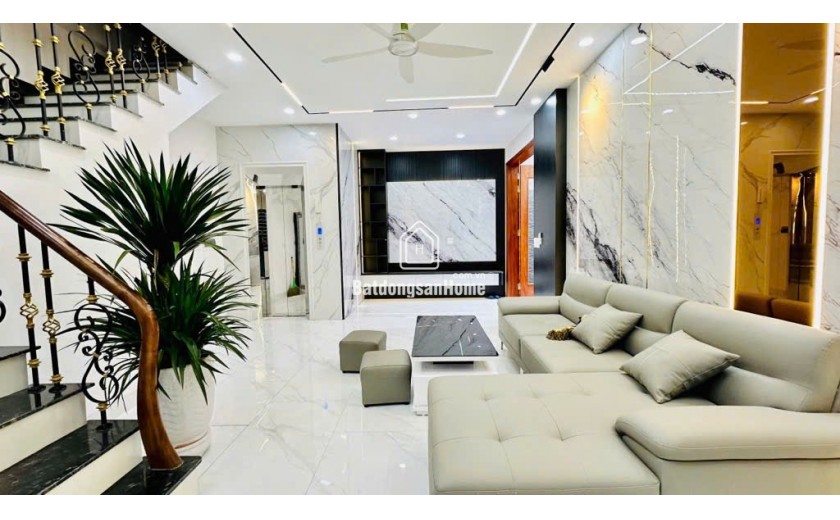 Bán nhà Phố Giảng Võ, Thiết Kế Hiện Đại, Nhà Mới Thang Máy, 40mx5T, Giá: 10 Tỷ, Lh: 0396935190.