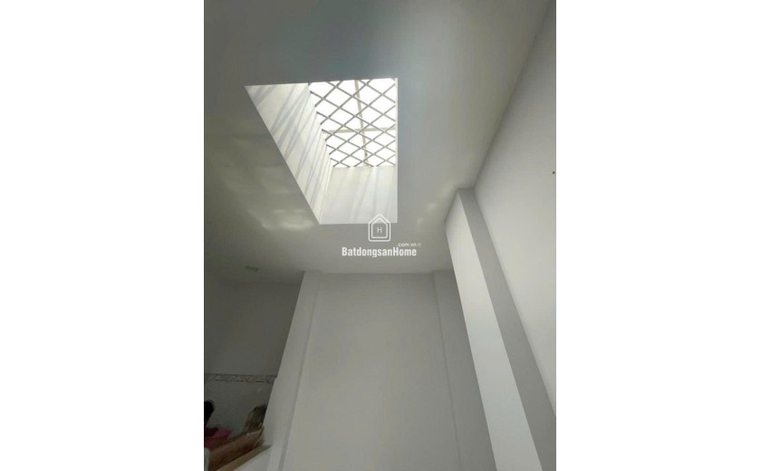 Bán nhà quận 10, Cách Mạng Tháng 8, 67m2, 4 tầng, căn góc, hẻm xe hơi, 15 tỷ