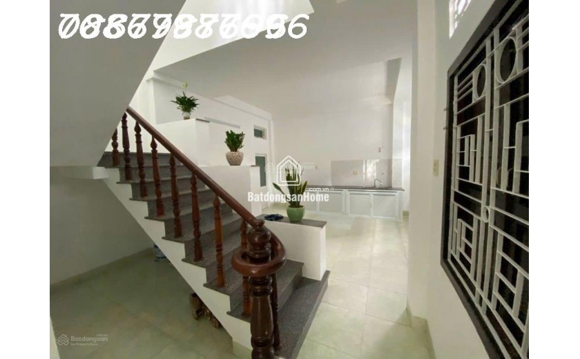 Chính chủ bán căn nhà góc 2 mặt tiền tại vị trí đắc địa ngay gần chợ Đồng Nai, Phường Phước Hải, TP Nha Trang. Nhà có thiết kế hiện đại, phù hợp để ở lâu dài hoặc làm kinh doanh, với các đặc điểm nổi bật: