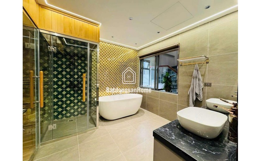 Siêu phẩm Nguyễn Văn Cừ, 102m x 8 tầng, thang máy, kinh doanh, ôtô tránh