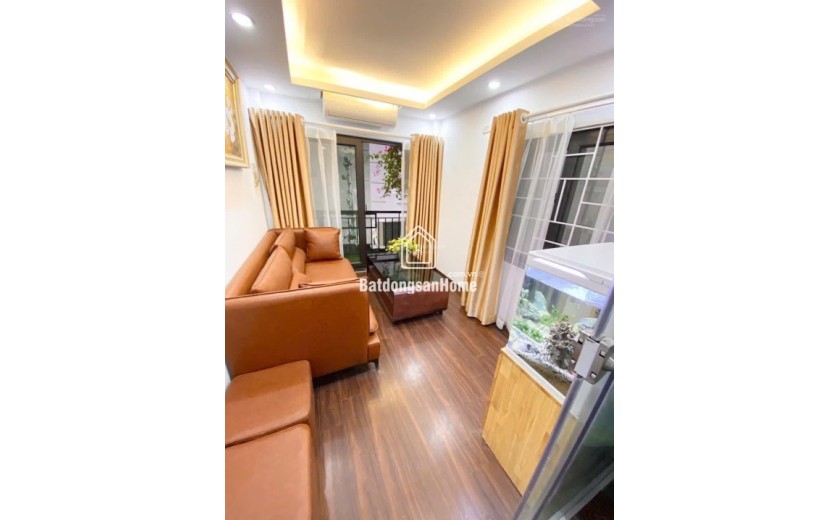 Hiếm! nhà Hoàng Quốc Việt Diện tích - 15m2 x 5TẦNG- Trung Tâm, Gần Oto tránh Nhỉnh 3 Tỷ