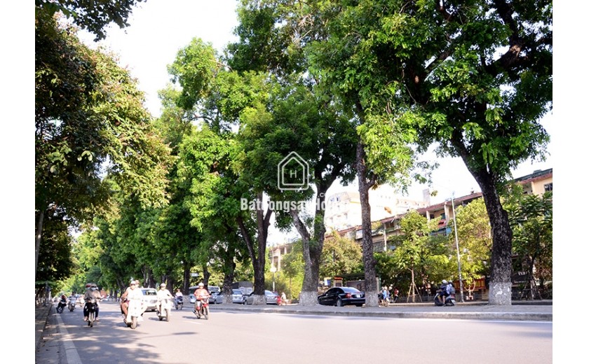 Bán nhà Lạc Long Quân, Tây Hồ, ngõ thông oto 60 m2, 5 tầng, giá chỉ 17 tỷ