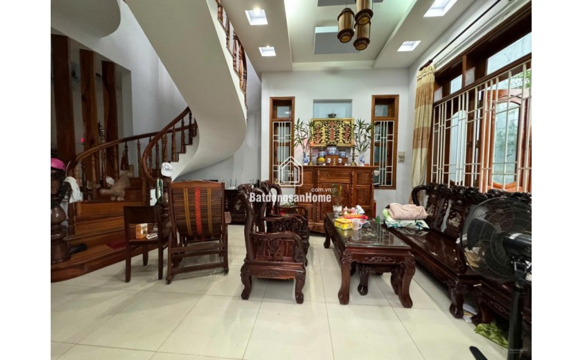 Bán gấp nhà 1trệt1 lầu phường Phước Long DT 78,6m2 full thổ cư, vị trí đẹp gần biển giá 50tr/m2 TL
