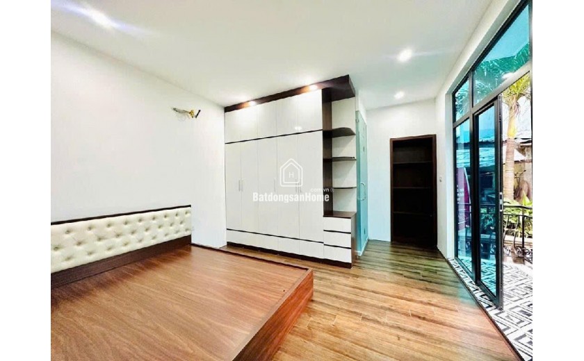 Nhỉnh 3 tỏi  ,   Nhà 3 tầng mặt phố Tam Khương Đống Đa diện tích 26 mét cách ô tô tránh 3 mét, ngõ 2 mét, 3 phòng ngủ khép kín
