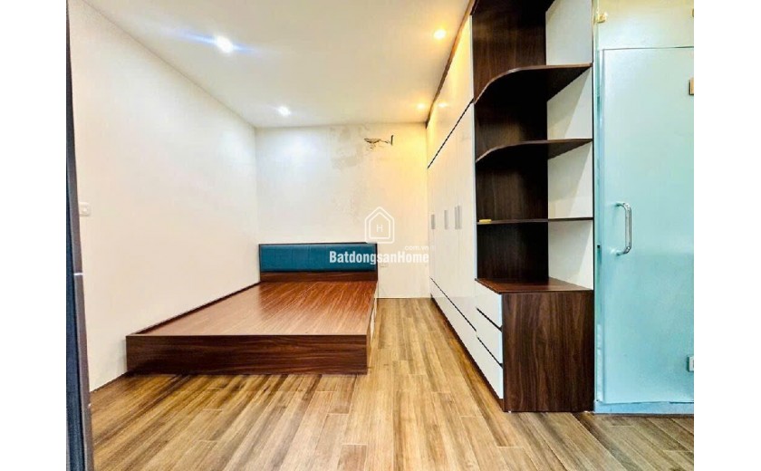 Nhỉnh 3 tỏi  ,   Nhà 3 tầng mặt phố Tam Khương Đống Đa diện tích 26 mét cách ô tô tránh 3 mét, ngõ 2 mét, 3 phòng ngủ khép kín
