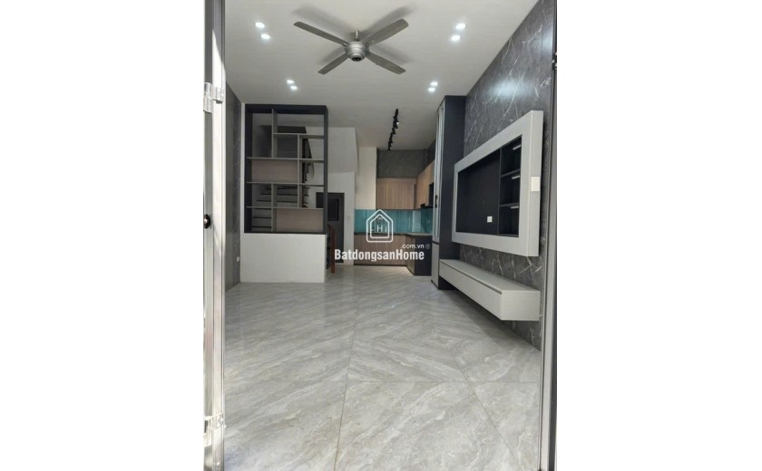 BÁN NHÀ MỚI - ĐẸP PHỐ NGỌC THỤY ,35M2,4 TẦNG,MẶT TIỀN 3.7M,5.9 TỶ,LONG BIÊN.