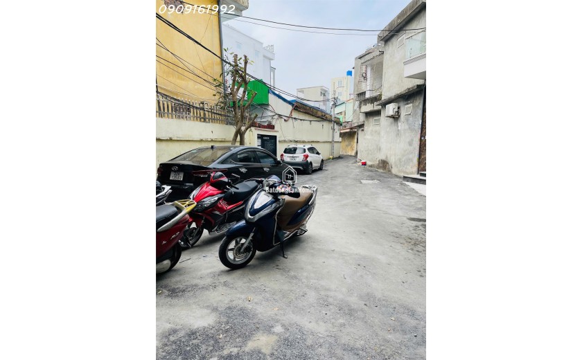 Nhà ô tô 7 chỗ vào tận nơi. quay đầu được ngay bệnh viện mắt Hải Phòng.