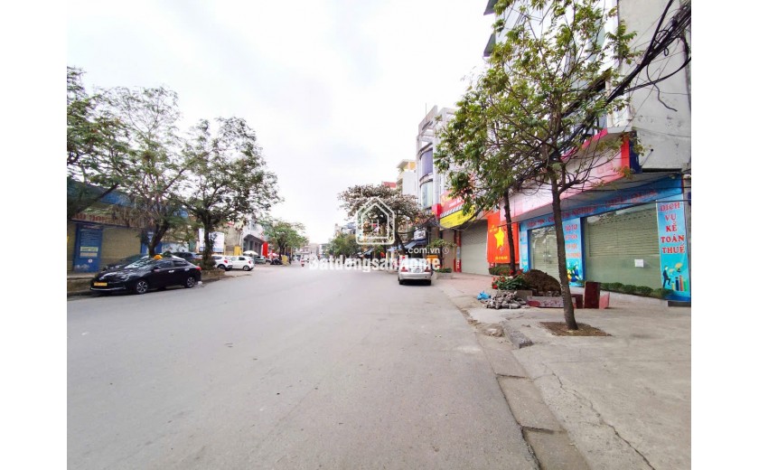 Bán đất mặt đường Vòng Cầu Niệm, 80m, vỉa hè 8m, vị trí cực đẹp, Giá 6.1 tỉ