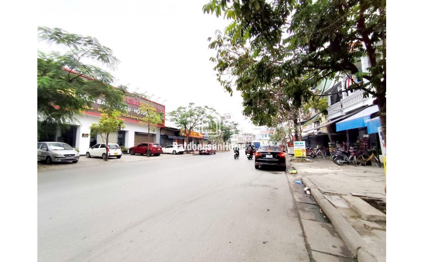 Bán đất mặt đường Vòng Cầu Niệm, 80m, vỉa hè 8m, vị trí cực đẹp, Giá 6.1 tỉ