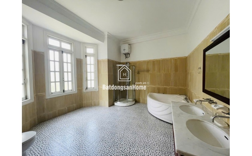Bán Siêu Biệt Thự Thảo Điền Quận 2 , 725 m2 , 
3 lầu, 5PN 3 sao giá 120 tỷ