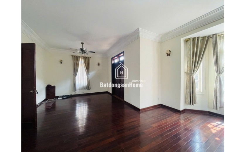 Bán Siêu Biệt Thự Thảo Điền Quận 2 , 725 m2 , 
3 lầu, 5PN 3 sao giá 120 tỷ