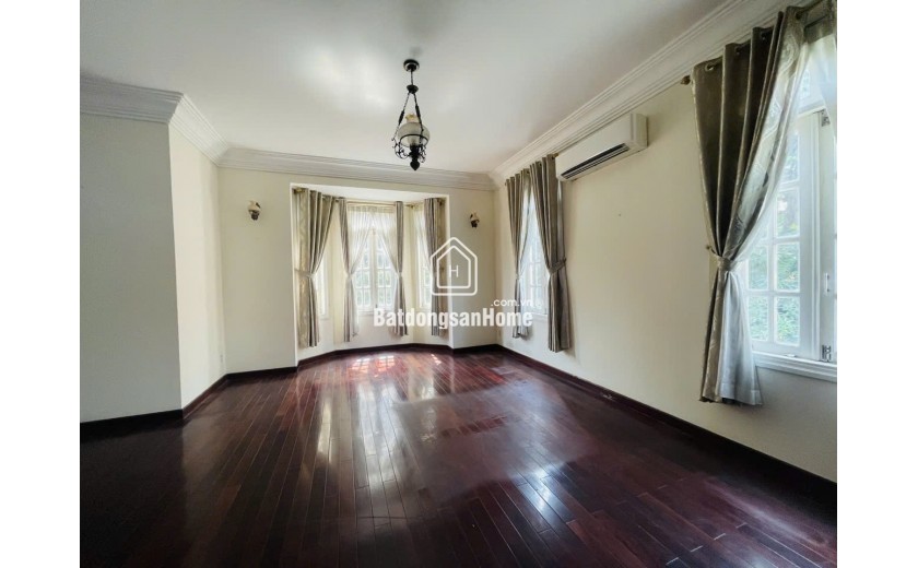 Bán Siêu Biệt Thự Thảo Điền Quận 2 , 725 m2 , 
3 lầu, 5PN 3 sao giá 120 tỷ