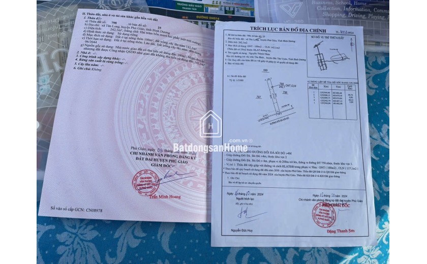 CẦN BÁN GẤP LÔ ĐẤT NGAY SAU LƯNG ỦY BAN CHỈ CẦN 300 TRIỆU CÔNG CHỨNG NGAY