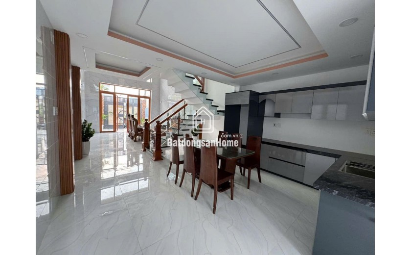 NHà Đẹp  3 Tầng DT khủng 138m2 SHR 3PN Th ới Tam Thôn Hóc Môn  Hẻm 8m Sát Quận 12