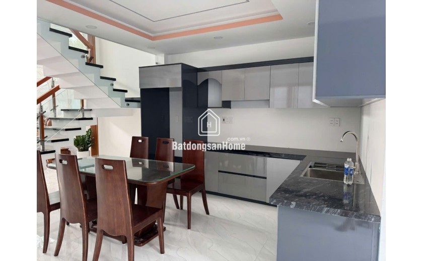 NHà Đẹp  3 Tầng DT khủng 138m2 SHR 3PN Th ới Tam Thôn Hóc Môn  Hẻm 8m Sát Quận 12