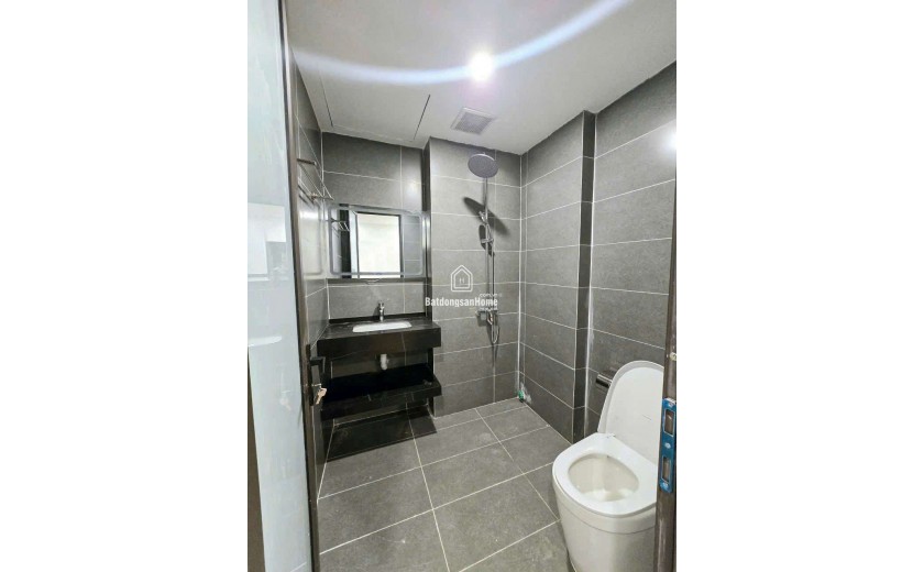 Nhà đẹp 6 tầng thang máy vị trí trung tâm Kẻ Tạnh Giang Biên ngõ thông oto vào 38m 7 tỷ 9