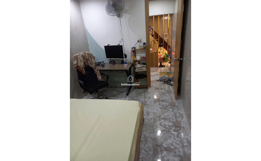 ► Nhà Kiệt Trưng Nữ Vương, gần Lê Đình Thám, 50 m2, 2 tầng sạch đẹp, sân rộng, 2.2 tỷ