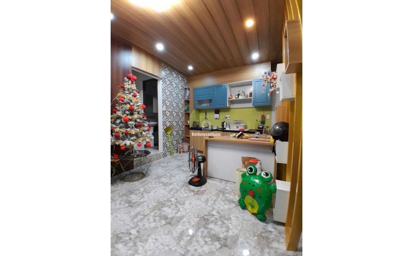 ► Nhà Kiệt Trưng Nữ Vương, gần Lê Đình Thám, 50 m2, 2 tầng sạch đẹp, sân rộng, 2.2 tỷ