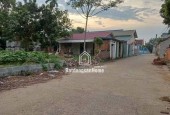Chính chủ gửi bán diện tích 160 m2, hai mặt tiền, đường thông tứ tung, mặt tiền và hậu bằng nhau 6,92. Đường 2 ô tô tránh, cách trường chợ 100 m2,một lô đầu tư xinh lời siêu lợi nhuận,các bác alo em để chốt cọc ạ!
Địa chỉ: Đông yên, Quốc oai, HN