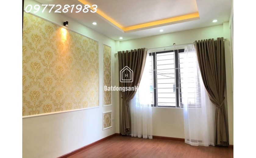 Hơn 4 tỷ có nhà 5 tầng CẠNH ĐH CÔNG NGHIỆP, Ô TÔ, 4 PN