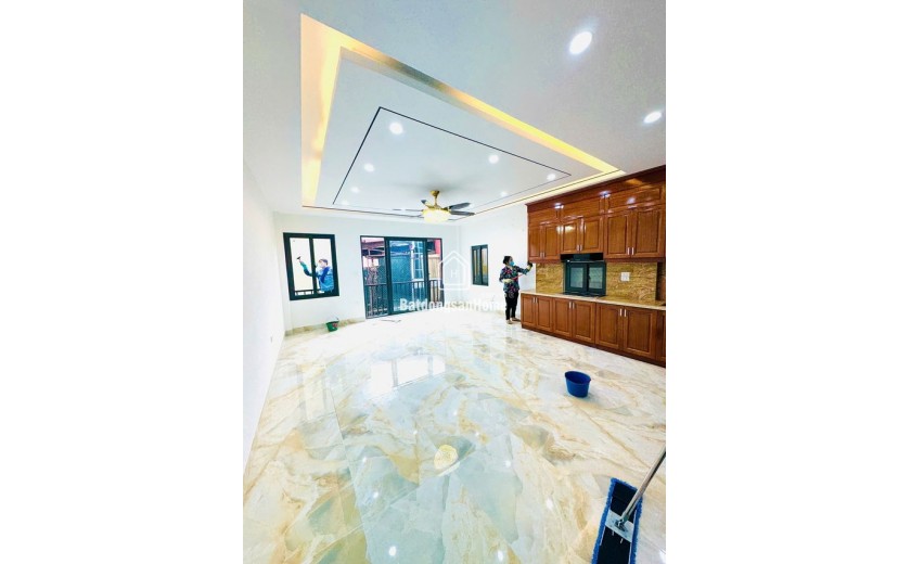 NHÀ MỚI ĐẸP Ở LUÔN PHỐ NGUYÊN VĂN CỪ- LONG BIÊN, 51 M2, 6 TẦNG, MẶT TIỀN  5M, 9.55 TỶ.