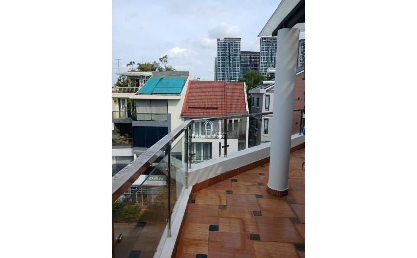 BIỆT THỰ 2 MẶT TIỀN ĐẸP LUNG LINH QUẬN 2
