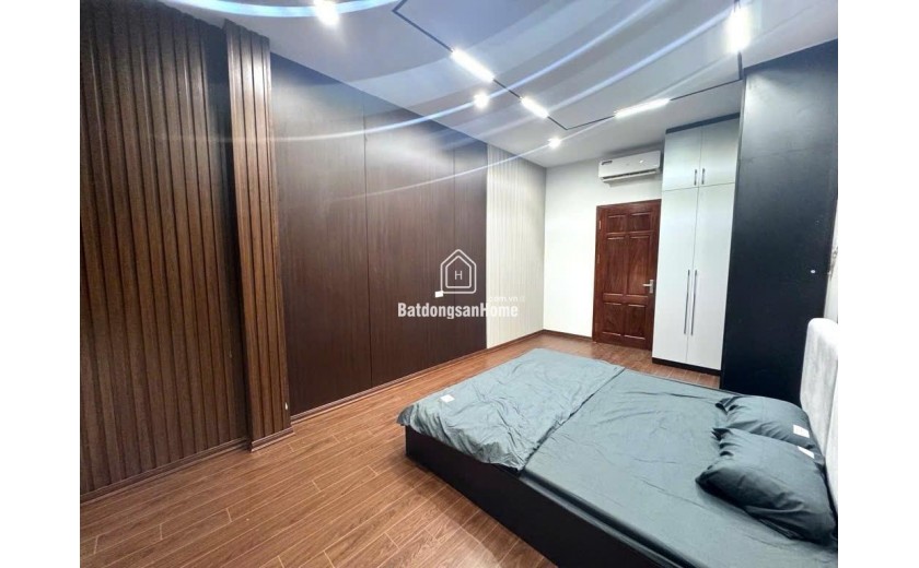 Bán nhà 5 tầng, 32m², 3PN, 3WC, Tây Sơn - 8.2 tỷ - Ngõ Ô Tô - Ngõ Nông - Gần Phố Lớn