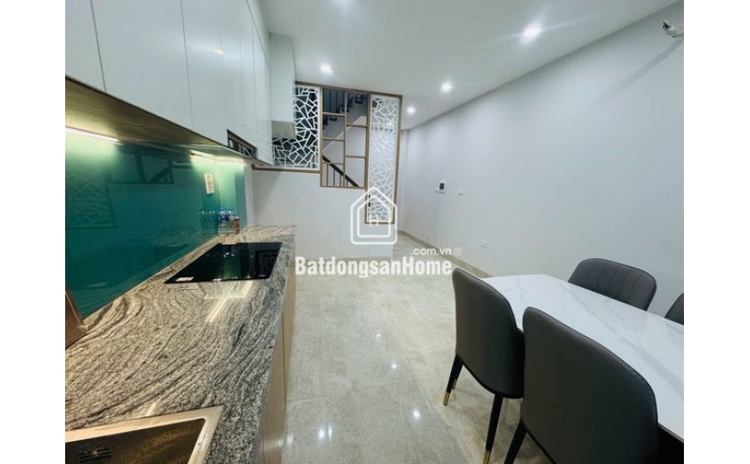 BÁN NHÀ RIÊNG PHỐ TRẠM- LONG BIÊN, 32M2,5 TẦNG, MT4M,5.5 TỶ, NGÕ RỘNG- THOÁNG  3 GÁC QUA NHÀ.