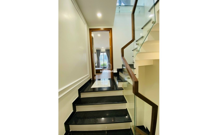Vị trí siêu đẹp -  Mặt tiền Võ Thị Sáu, P- Tân Định, Quận 1 - DT 5,2x17m, 6 Lầu, HĐT 70tr/th - Giá 32 tỷ