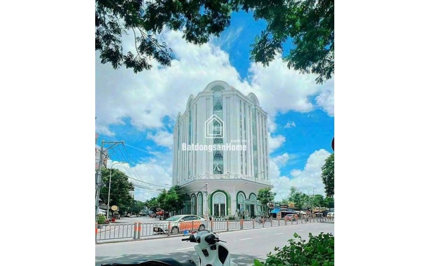 Bán mảnh đất vàng duy nhất MP Nguyễn Văn Huyên, Cầu Giấy dt xấp xỉ 400m2, mặt tiền 8-15m, giá cực rẻ