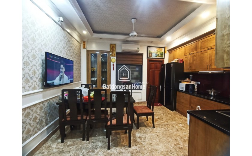 Hoàng Cầu, nhà đẹp, kinh doanh, vỉa hè, ô tô tránh, diện tích 101m, giá chỉ 27,75 tỷ