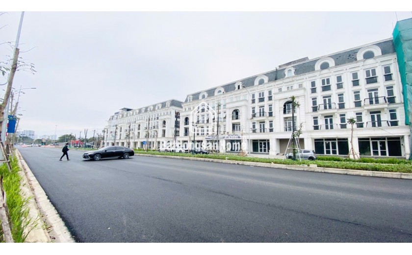 Bác Nam gửi bán LÔ GÓC shophouse Liền kề Louis City 3 Đại Mỗ, 240m, 5 tầng, 2 thoáng trước sau, vỉa hè rộng giá 130 tỷ (có tl).