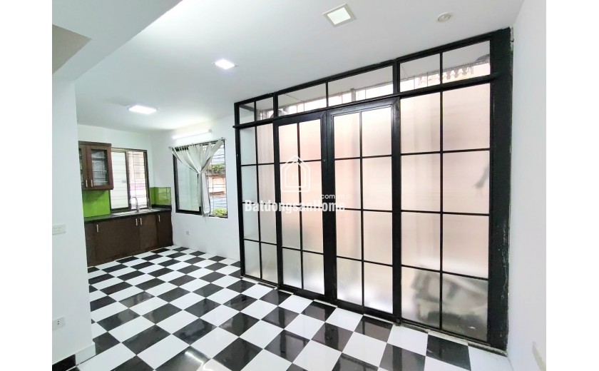 Cho thuê căn hộ tập thể ĐH Thủy Lợi, phố Chùa Bộc. 100m2 3pn, nhận nhà ngay. Giá 12 triệu/tháng