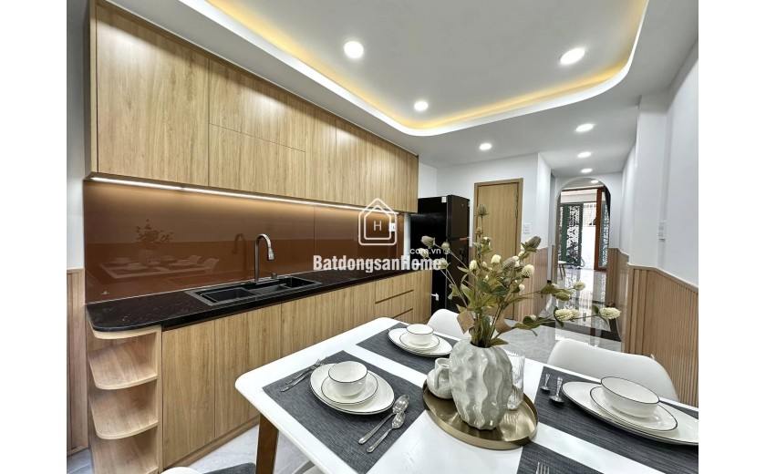 HIẾM - HOT, Bán 145m2 đất đấu giá khu 3ha Phú Diễn, vỉa hè ô tô tránh, mặt tiền 8m, GIÁ 35 TỶ