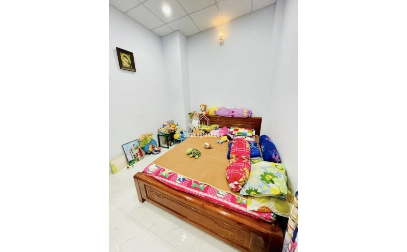 NHỈNH 4 ĐỒNG - LÊ TRỌNG TẤN -HXH - CÁCH MT 1 CĂN - 2 TẦNG - 60M NGANG 5