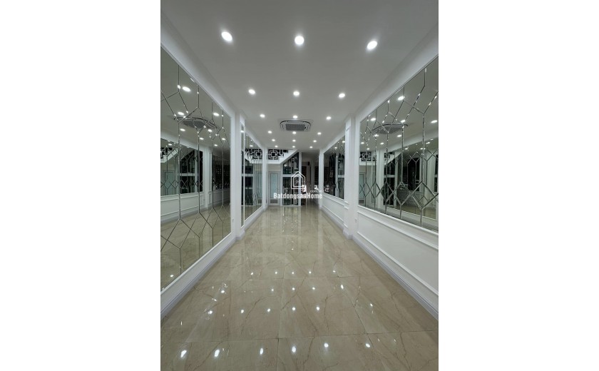 MP Cầu Giấy-2 thoáng-Mặt Sau Ôtô dừng đỗ ngày đêm 40/50m, 5T Thang máy 32 Tỷ