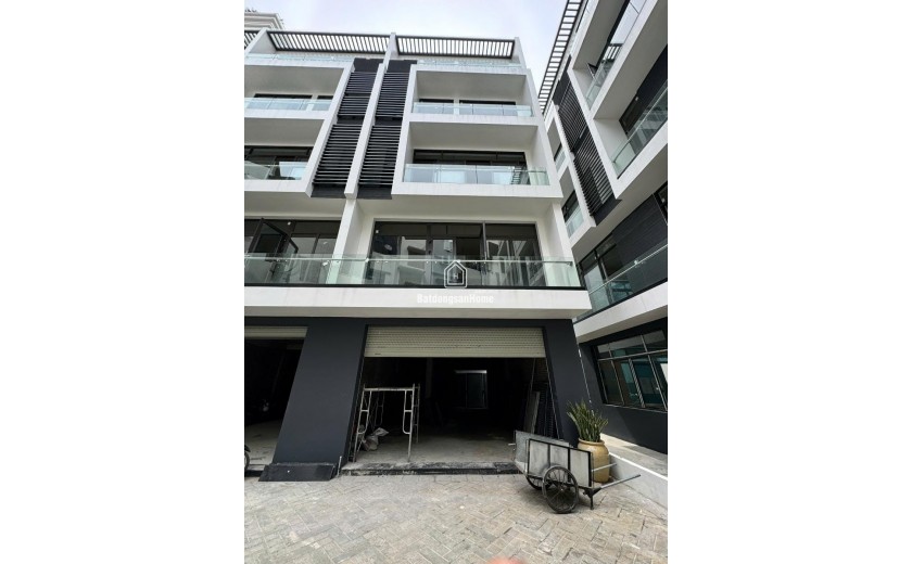 BÁN NHÀ NGUYÊN HỒNG-ĐỐNG ĐA-72M-5T-40TY
LH: 0982.769.586