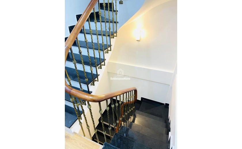 Bán nhà phố Phạm Văn Đồng - Bắc Từ Liêm, 35m2 5 tầng giá chỉ nhỉnh 6 tỷ