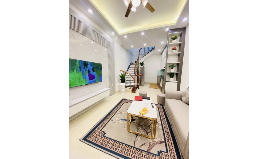 Bán nhà phố Phạm Văn Đồng - Bắc Từ Liêm, 35m2 5 tầng giá chỉ nhỉnh 6 tỷ